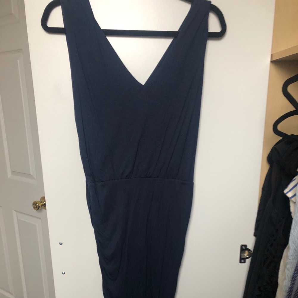 Alice + Olivia navy double v ruched dress